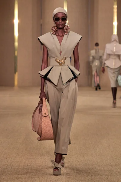Look 7